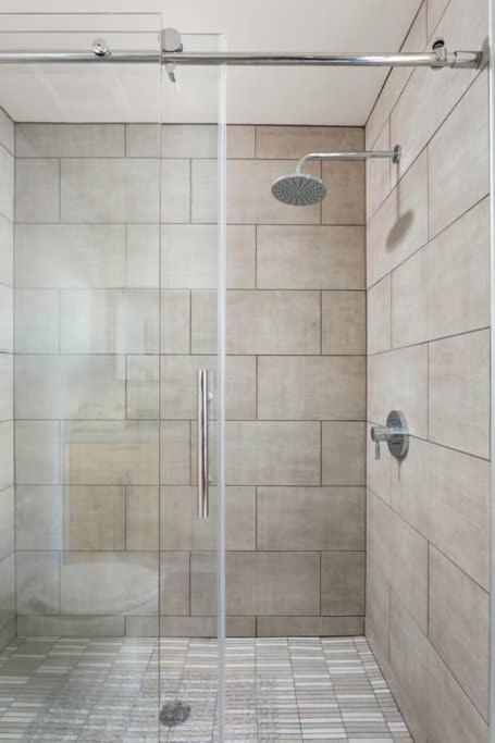 Upscale 3Br Penthouse By Cozysuites Индианаполис Экстерьер фото