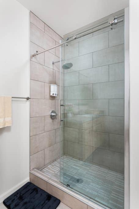 Upscale 3Br Penthouse By Cozysuites Индианаполис Экстерьер фото